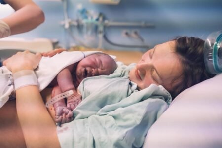 3 Manfaat IMD bagi Bayi Baru Lahir dan Tips Melakukannya